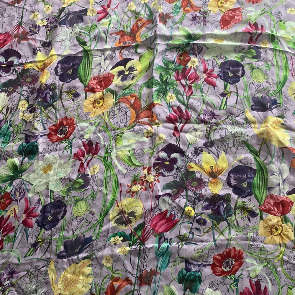 Gucci 100% silk scarf shawl floral colourful lilac purple gorgeous
